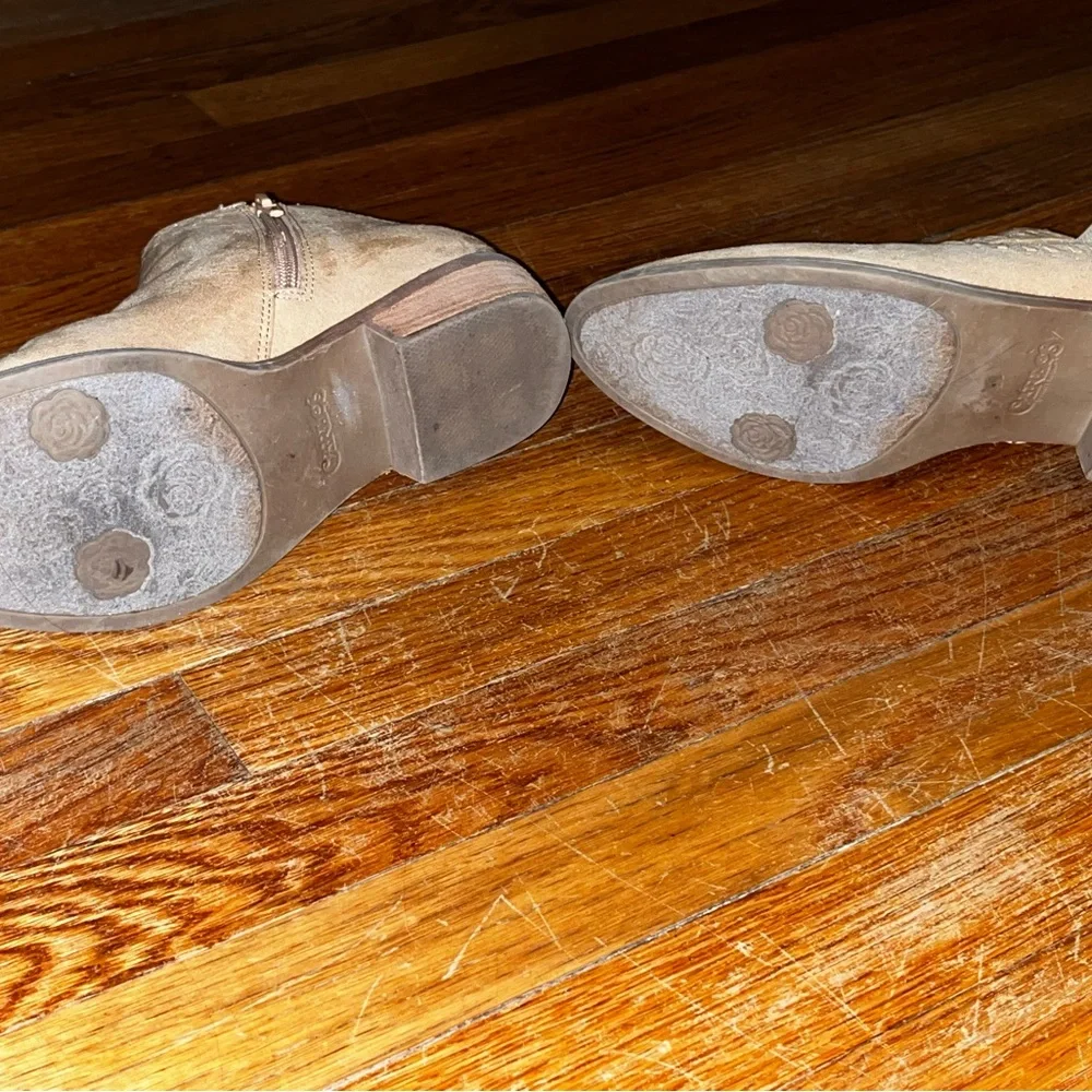 Carlos beige ankle booties size 9.5 western spring country rodeo cowgirl neutral